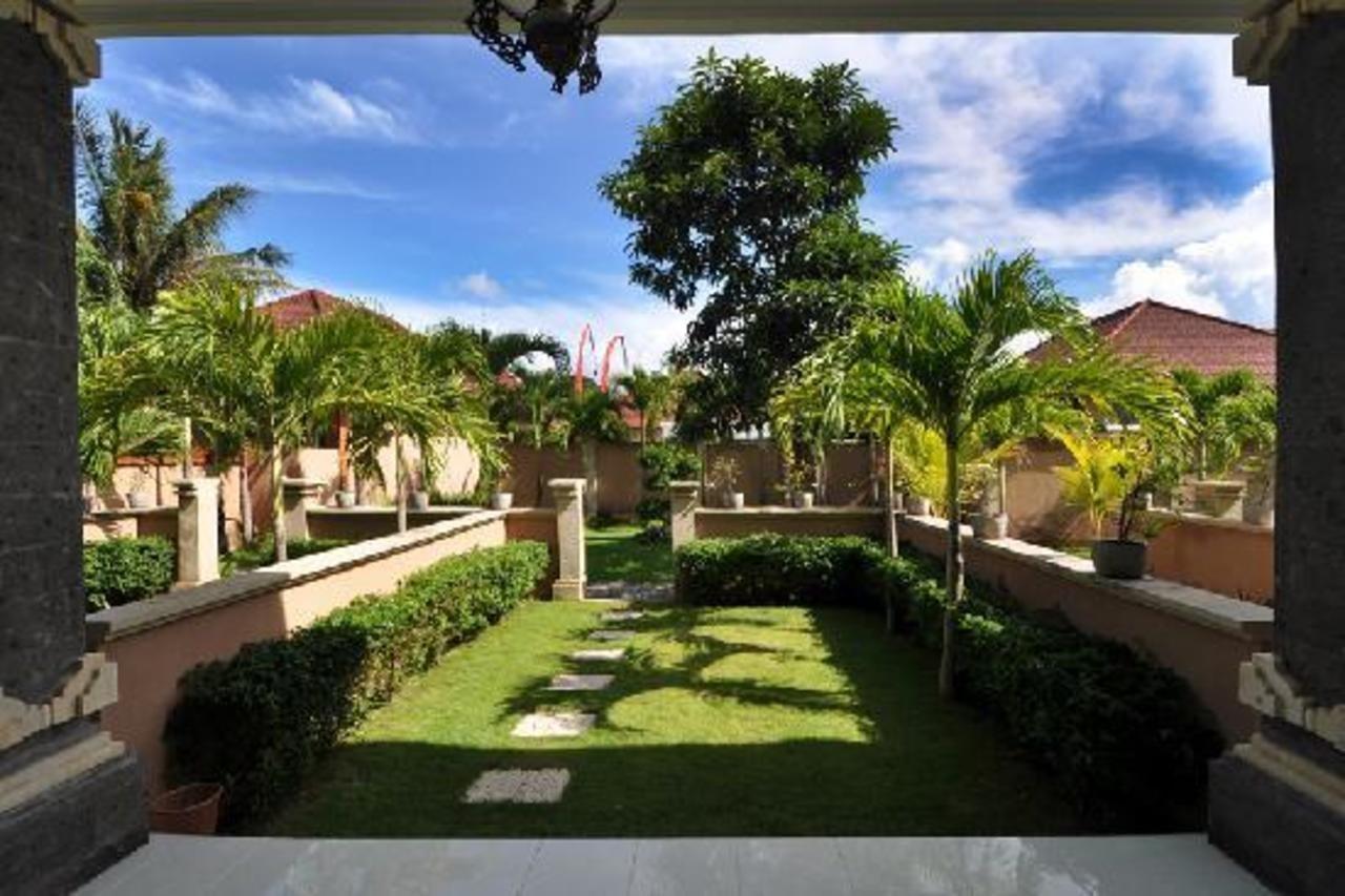 Bali Breezz Hotel Jimbaran  Exterior photo