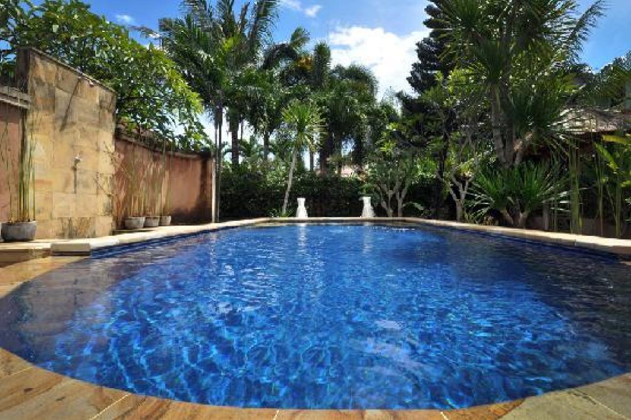 Bali Breezz Hotel Jimbaran  Exterior photo