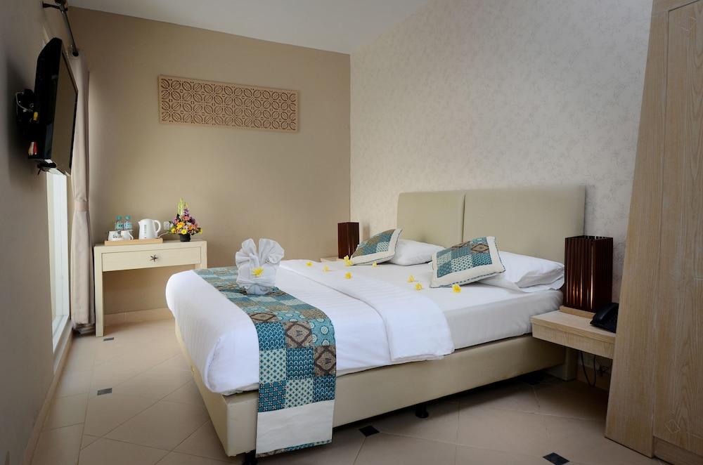 Bali Breezz Hotel Jimbaran  Exterior photo