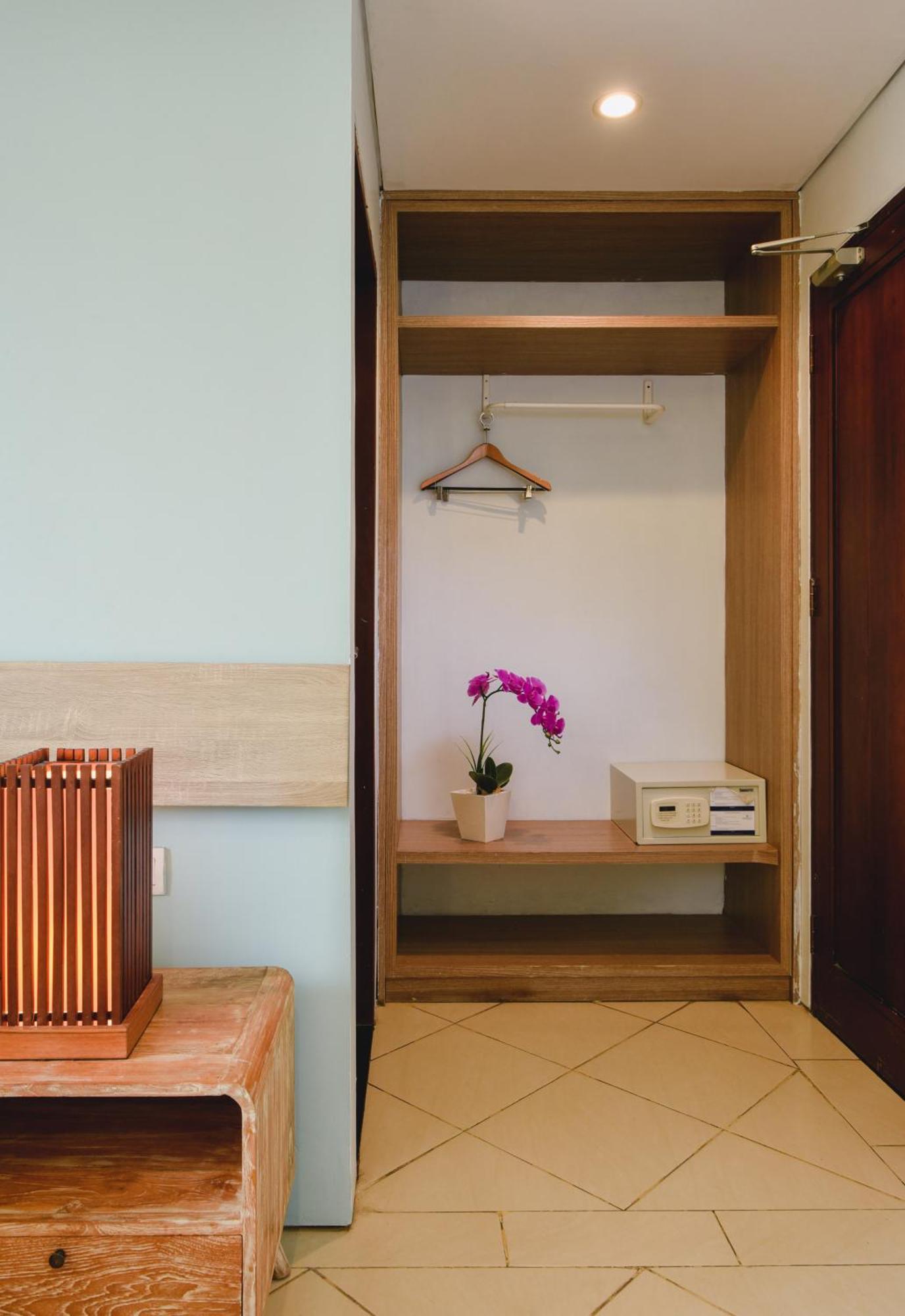 Bali Breezz Hotel Jimbaran  Exterior photo