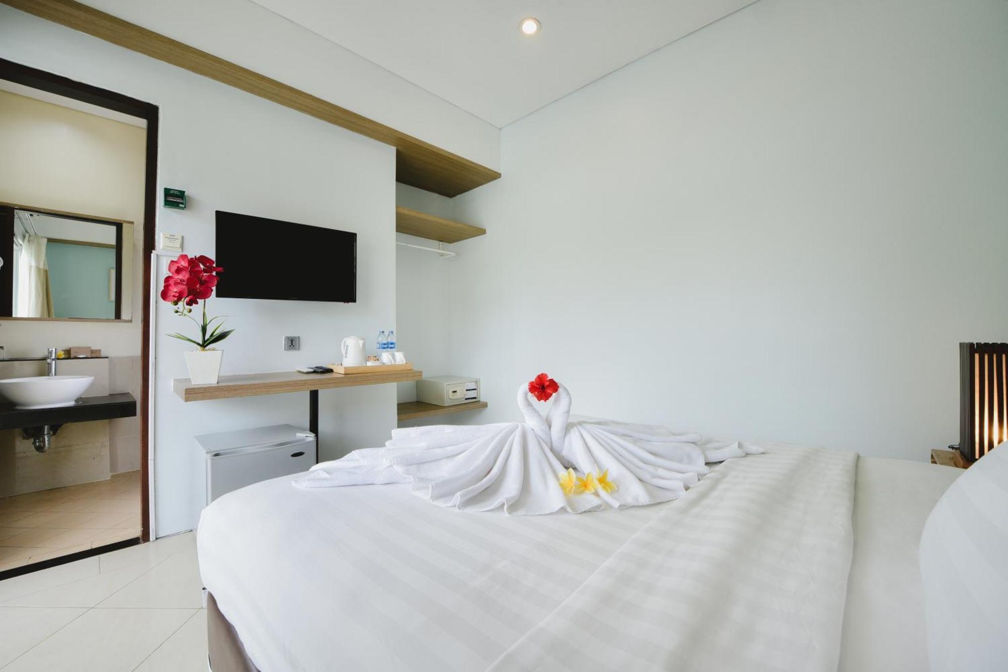 Bali Breezz Hotel Jimbaran  Exterior photo