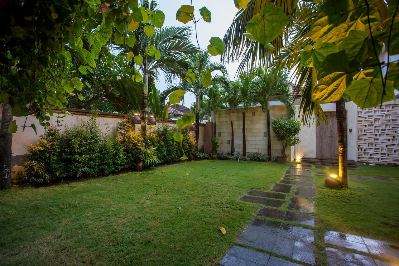 Bali Breezz Hotel Jimbaran  Exterior photo