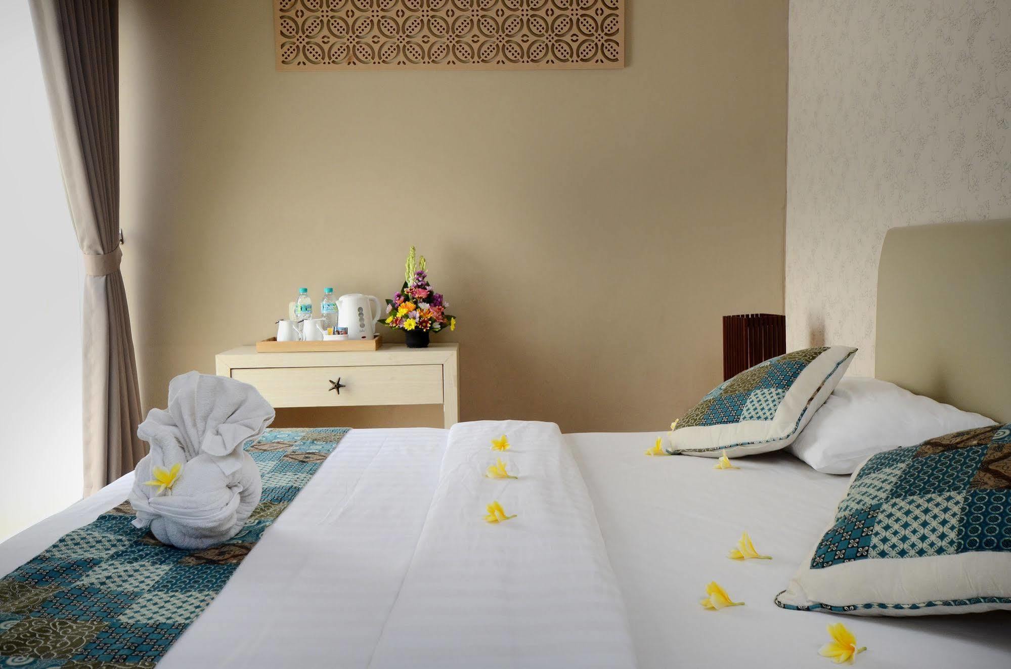 Bali Breezz Hotel Jimbaran  Exterior photo