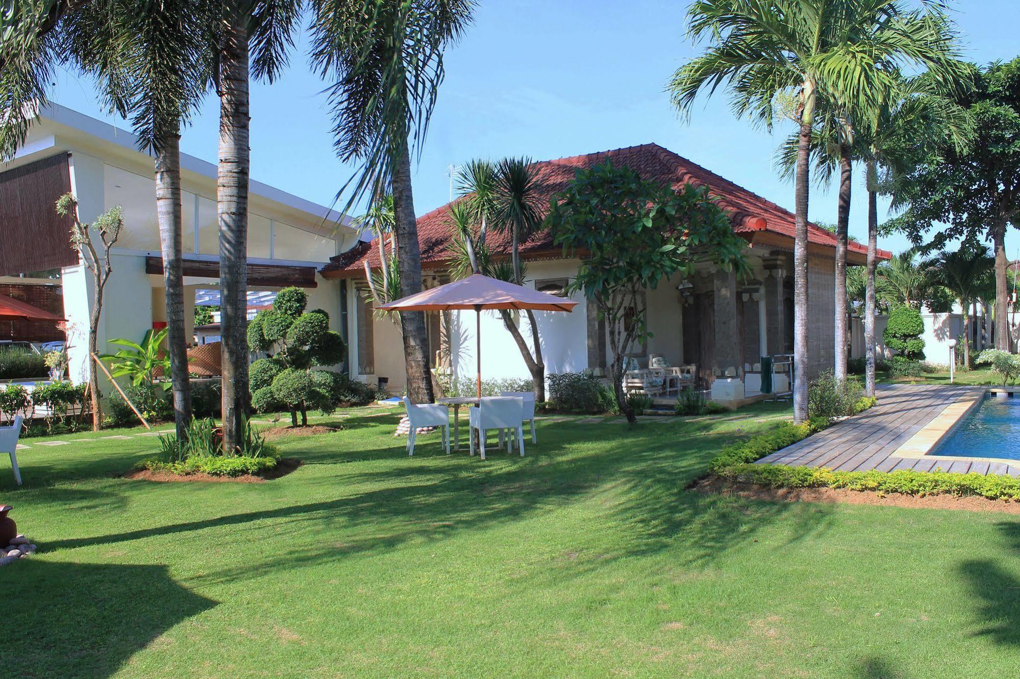 Bali Breezz Hotel Jimbaran  Exterior photo