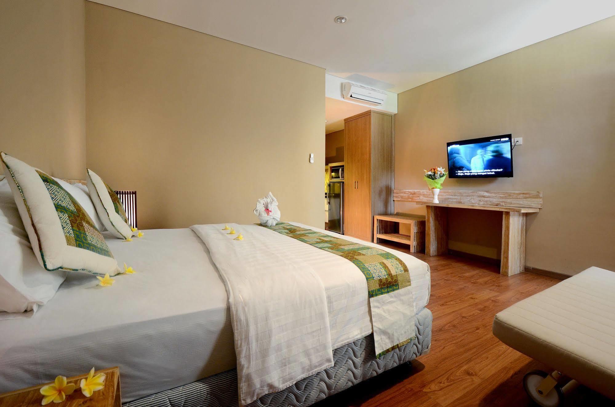 Bali Breezz Hotel Jimbaran  Exterior photo